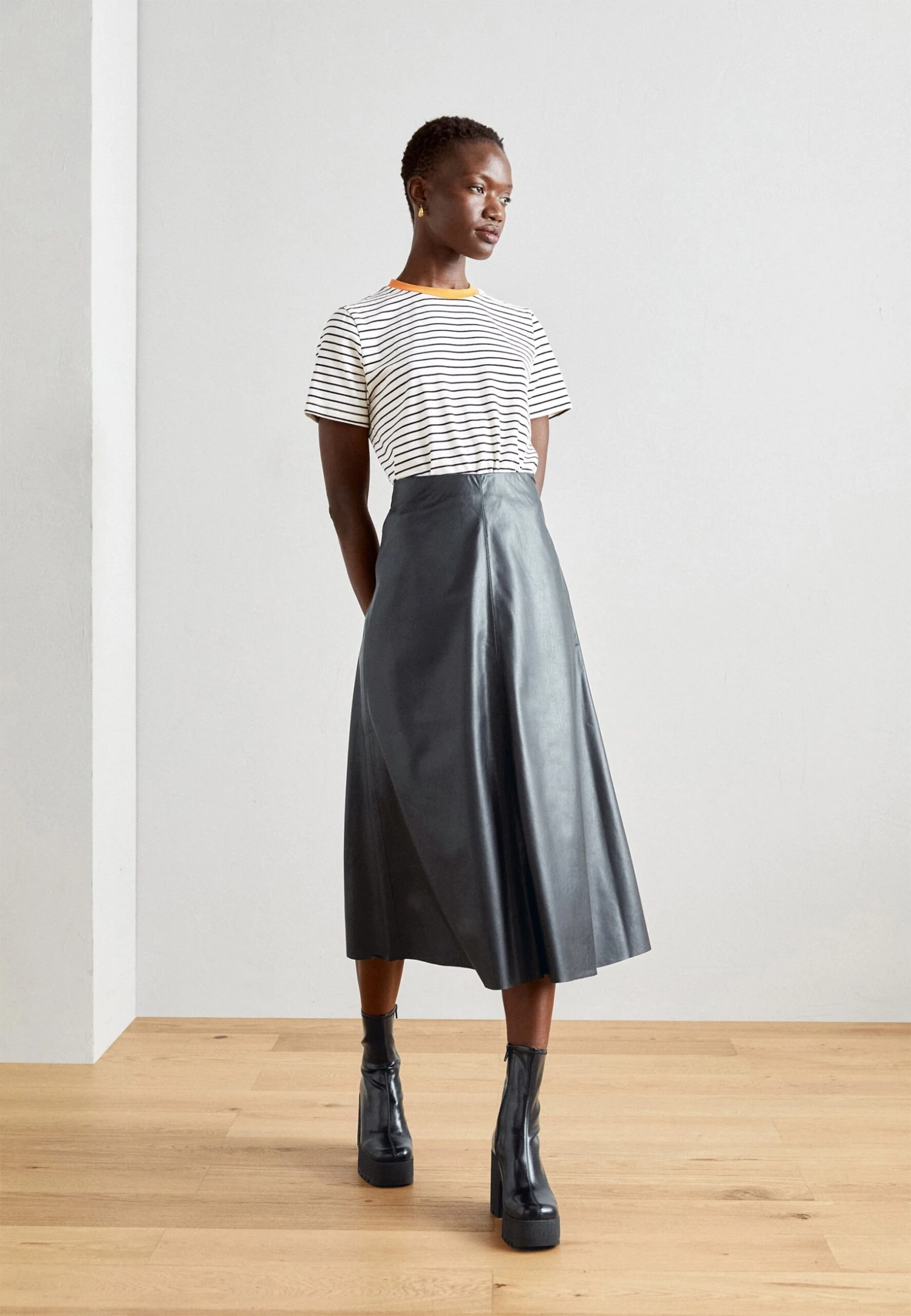 Anna Field T-Shirt Con StampaBlack/Off-White/Orange Donna T-shirt E Top AN621D19F-Q11 2 Anna Field T-Shirt Con StampaBlack/Off-White/Orange Donna T-shirt E Top AN621D19F-Q11 - immagine 2