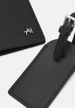 Anna Field Passport Case And Luggage Tag SetCustodia Per PassaportoBlack Donna Portafogli E Portachiavi AN651F04H-Q11 -Moda Sconto 3a491ff00f7a495fa8abceec7b9b8f16