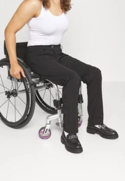 Anna Field PantaloniBlack Donna Pantaloni AN621A06T-Q11 -Moda Sconto 43b05b1a88f047a2b4ca8347982535f9