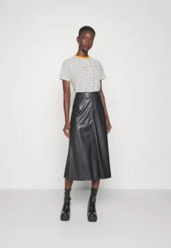 Anna Field T-Shirt Con StampaBlack/Off-White/Orange Donna T-shirt E Top AN621D19F-Q11 11 Anna Field T-Shirt Con StampaBlack/Off-White/Orange Donna T-shirt E Top AN621D19F-Q11 -Moda Sconto 58656b43810a41ac8ec2ba119566554c