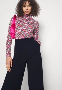 PantaloniDark Blue Donna Pantaloni ANH21A00J-K11 -Moda Sconto 6b4815dc915845f487eb0b6504da2cd9