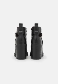 Stivaletti Con TaccoBlack Donna Stivaletti ANJ11N01X-Q11 9 Stivaletti Con TaccoBlack Donna Stivaletti ANJ11N01X-Q11 -Moda Sconto 8570581ca452475ca7e9b55872db68e0