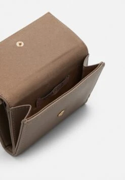 Anna Field PortafoglioTaupe Donna Portafogli E Portachiavi AN651F038-B11 -Moda Sconto 88a4b2fe87fe478ebe563eb3de3b5baa