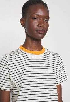 Anna Field T-Shirt Con StampaBlack/Off-White/Orange Donna T-shirt E Top AN621D19F-Q11 13 Anna Field T-Shirt Con StampaBlack/Off-White/Orange Donna T-shirt E Top AN621D19F-Q11 -Moda Sconto 92051f67c5634a0a83873bb9cf961a99