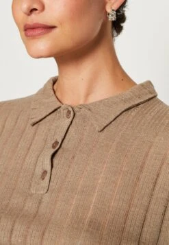 Anna Field PoloTaupe Donna T-shirt E Top AN621D193-B11 -Moda Sconto 938f199e9f964010a5aba95ea3f7645d