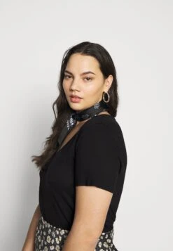 T-Shirt BasicBlack Donna T-shirt E Top AX821D03G-Q11 9 T-Shirt BasicBlack Donna T-shirt E Top AX821D03G-Q11 -Moda Sconto 97cb960d368e45ffb4ef874f70f4744d