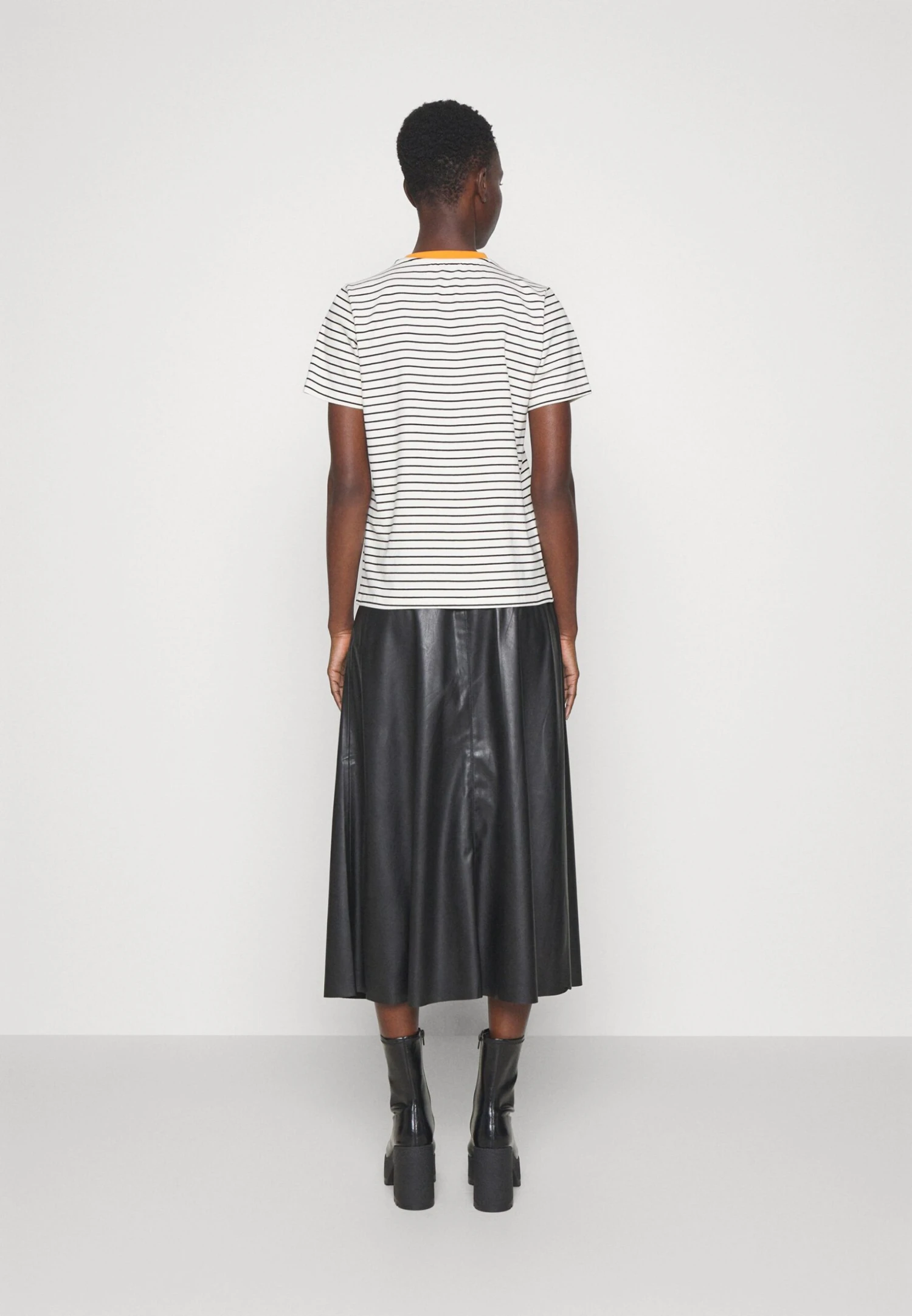 Anna Field T-Shirt Con StampaBlack/Off-White/Orange Donna T-shirt E Top AN621D19F-Q11 4 Anna Field T-Shirt Con StampaBlack/Off-White/Orange Donna T-shirt E Top AN621D19F-Q11 - immagine 4