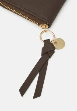 Anna Field PortafoglioTaupe Donna Portafogli E Portachiavi AN651F03Q-B11 7 Anna Field PortafoglioTaupe Donna Portafogli E Portachiavi AN651F03Q-B11 -Moda Sconto ae085f76078e429bb466f33e5d9ff0eb